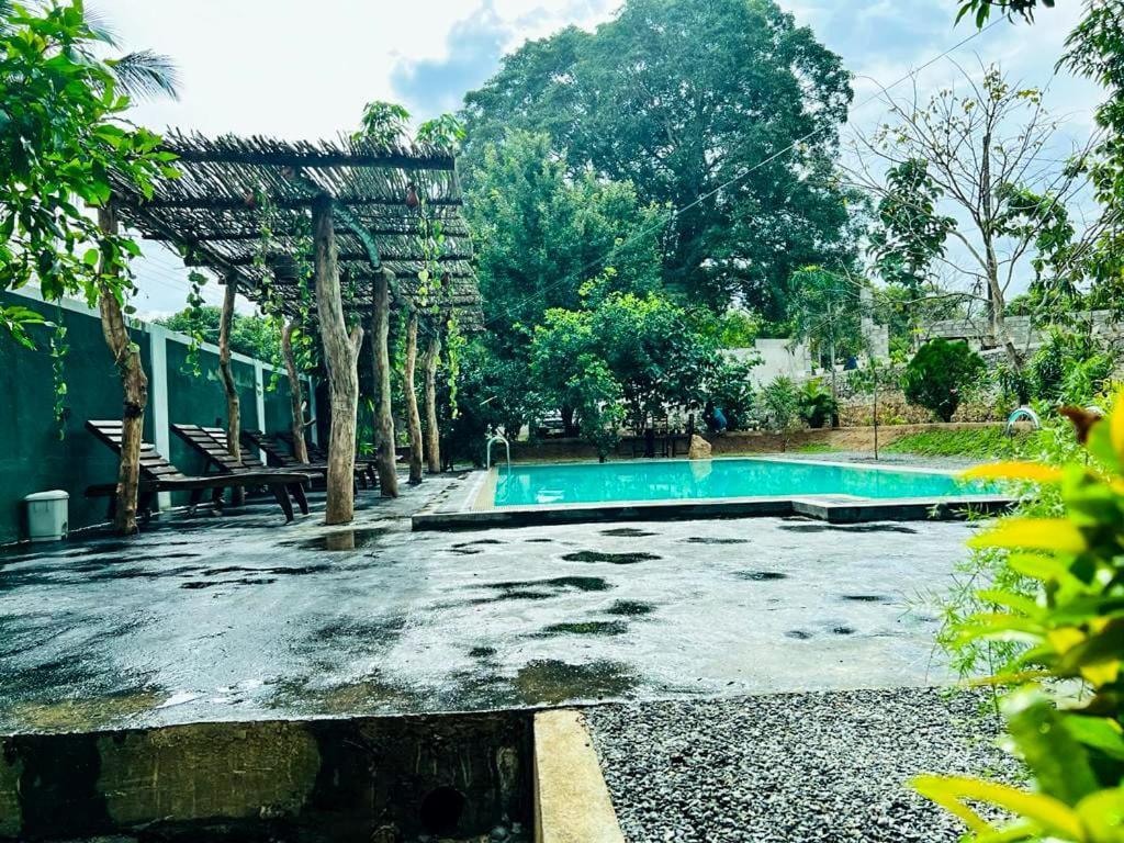 Lily Resort Udawalawe Exteriör bild