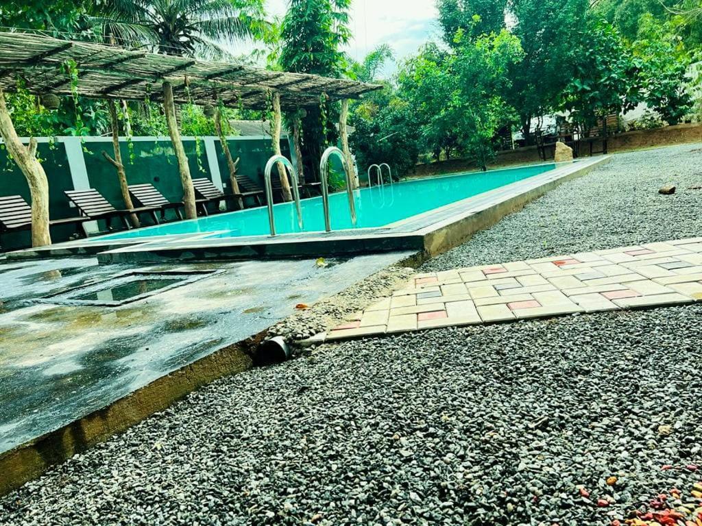 Lily Resort Udawalawe Exteriör bild