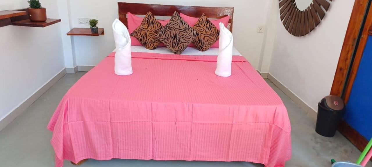 Lily Resort Udawalawe Exteriör bild
